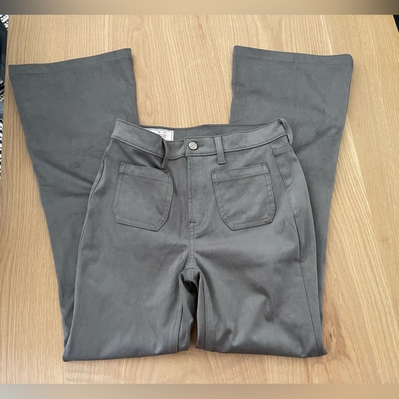 GAP|Gray Vegan Suede 70’s flare high rise jeans•••Trendy & Cute🫶🏻NWOT - Picture 6 of 16